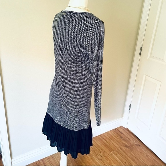 🖤 Michael Kors XS Houndstooth Midi Dress – Long Sleeve, Pleated Hem - Picture 7 of 10